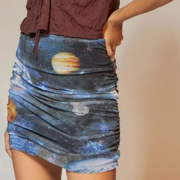 Ruched galaxy print mini skirt by Urban Outfitters - Picture 1 of 9